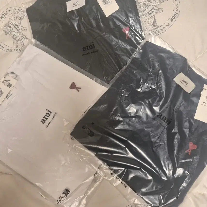 [BUNJANG] Ami Small Heart T-shirt / 아미 스몰하트 반팔티