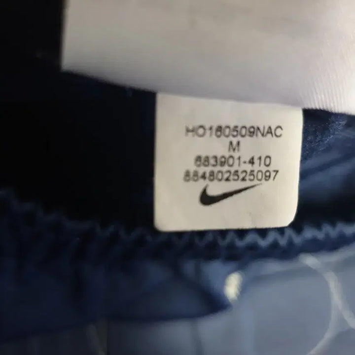 [BUNJANG] Nike Shield Solo Swoosh Woven Jogger Pants (Navy, M) / 나이키 쉴드 솔로스우시 밑단집업 우븐 조거팬츠 네이비 (M)