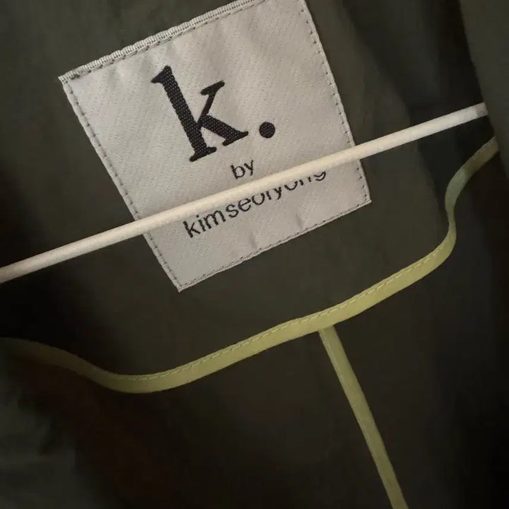[SOLD OUT] K by kimseoryong 카키색 트렌치 코트