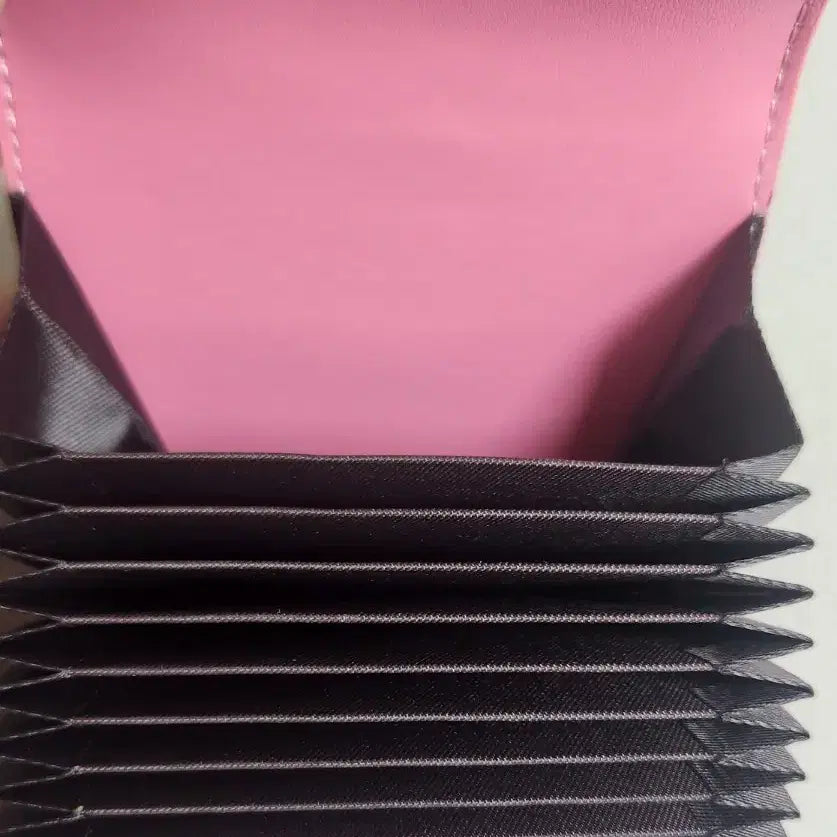 [BUNJANG] Pink Ostrich Leather Card Wallet with Snake Head Ornament / 핑크색 뱀 머리 장식 타조가죽 카드지갑(새상품 진짜가죽)