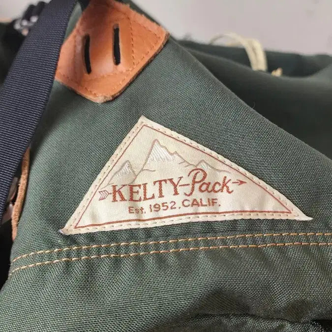 [SOLD OUT] KELTY 홀리팩 올리브색 백팩 가방