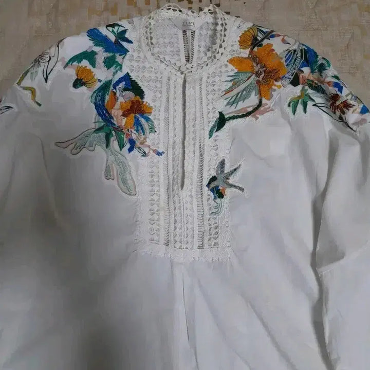 [BUNJANG] TIME White Flower Embroidered Blouse / [한섬] TIME 화이트 플라워 자수 블라우스 Free