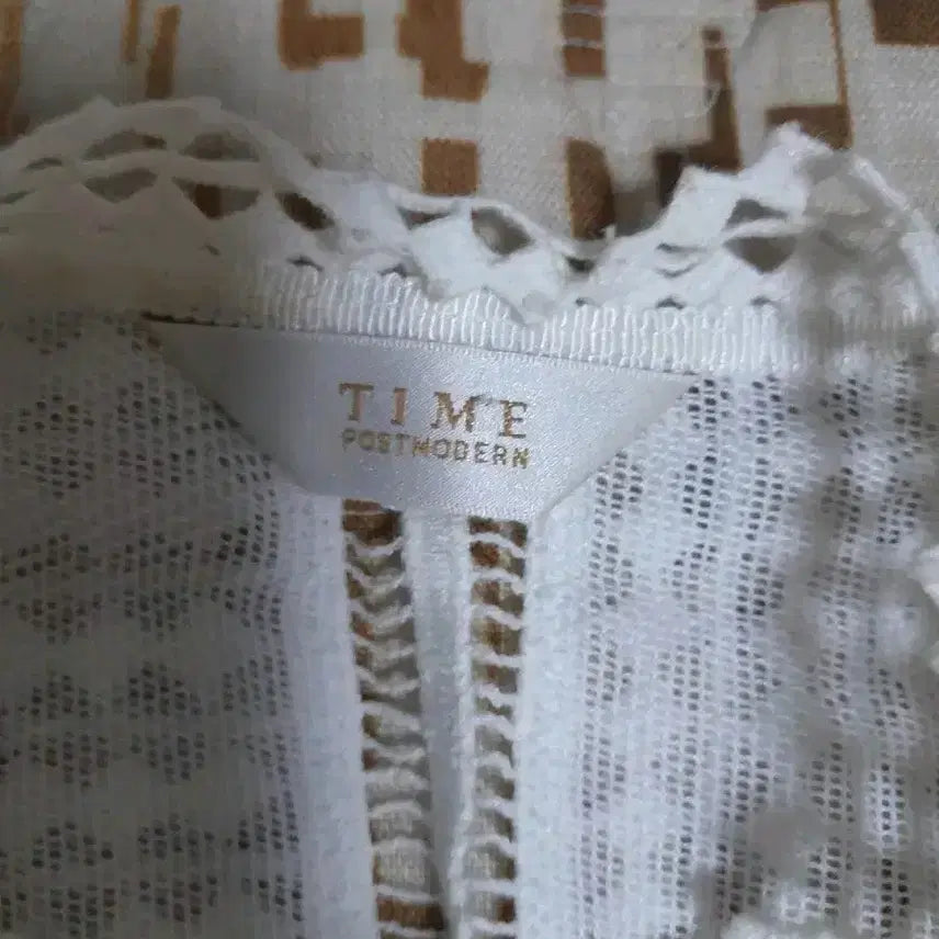 [BUNJANG] TIME White Flower Embroidered Blouse / [한섬] TIME 화이트 플라워 자수 블라우스 Free
