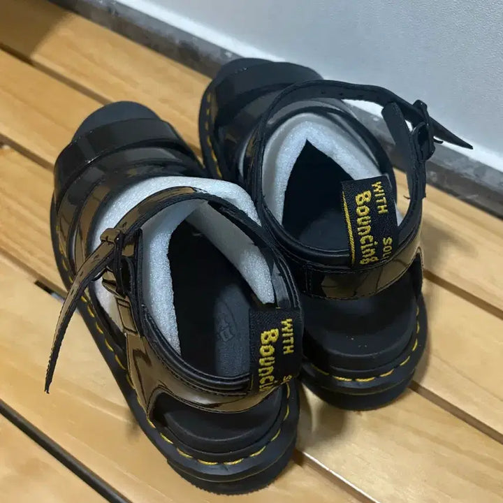 [BUNJANG] Dr. Martens Clarissa Patent Leather Sandals / 닥터마틴 샌들 클라리사 유광
