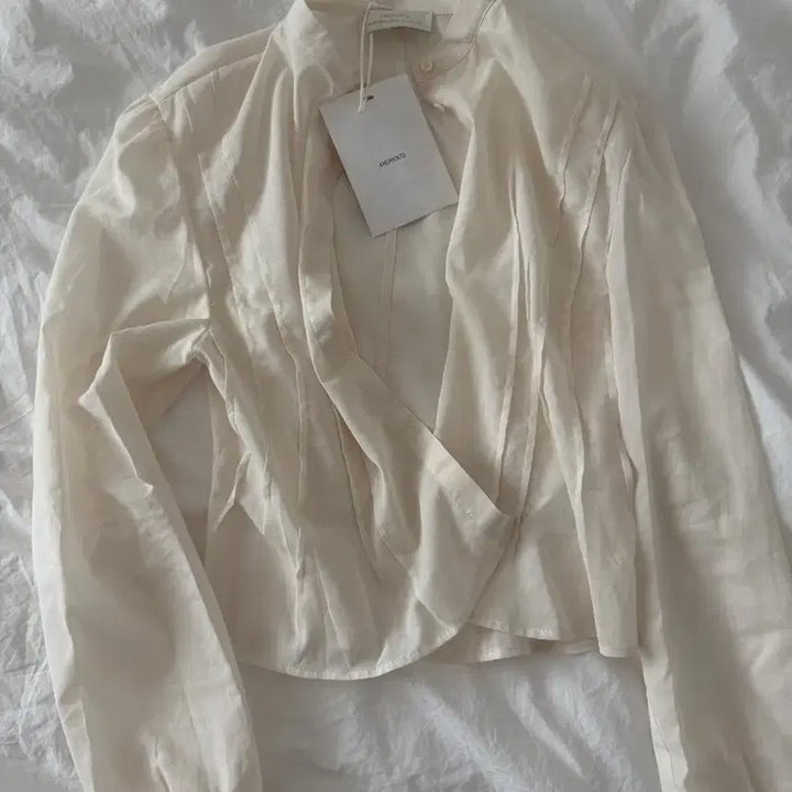 [SOLD OUT] 아모멘토 pintuck slim shirt