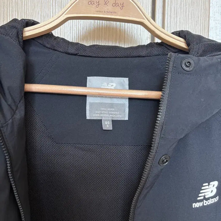 [SOLD OUT] 뉴발란스 블랙 바람막이