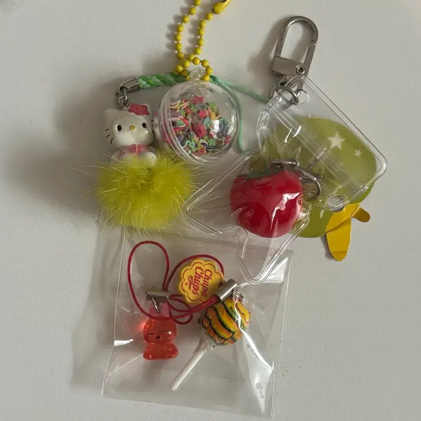 [BUNJANG] Vintage Sanrio Characters Keychain Bundle / 고전 키티 토마토 사탕 마시마로 미니 키링 일괄양도