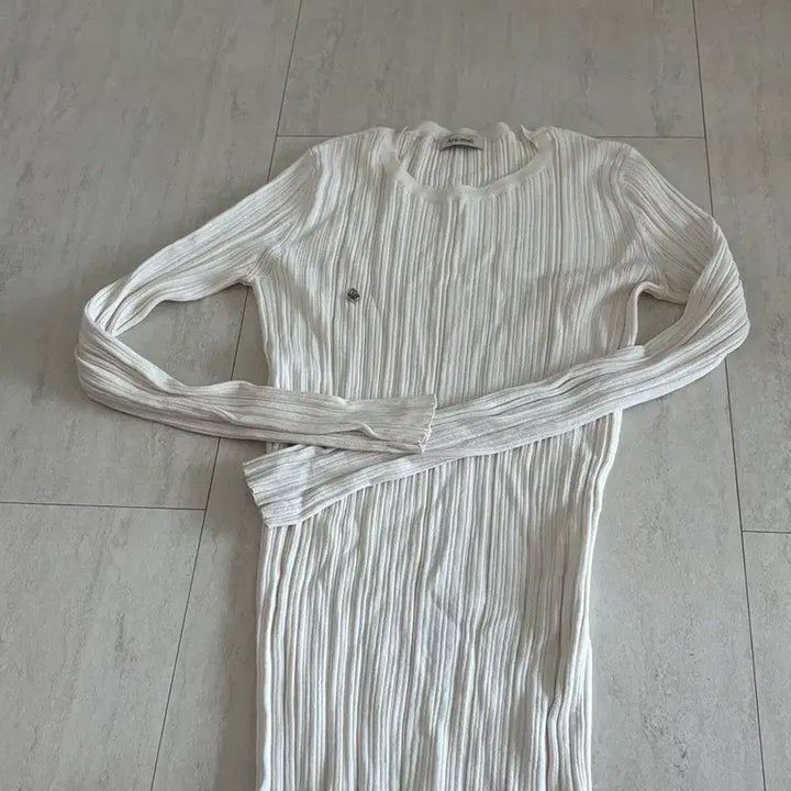 [BUNJANG] AvieMueah Ribbed Long Sleeve Knit Top Ivory / 아비에무아 립드 롱슬리브 니트 탑 아이보리
