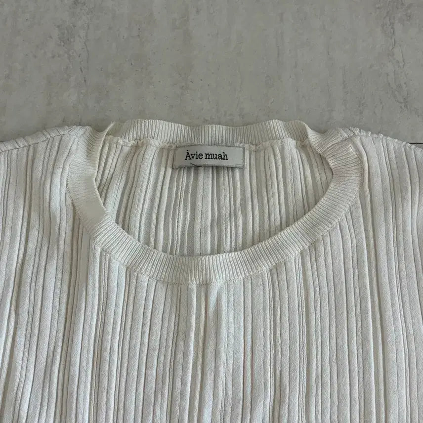[BUNJANG] AvieMueah Ribbed Long Sleeve Knit Top Ivory / 아비에무아 립드 롱슬리브 니트 탑 아이보리