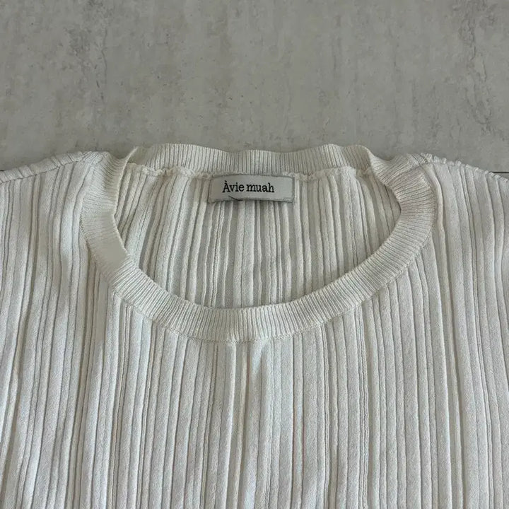 [BUNJANG] AvieMueah Ribbed Long Sleeve Knit Top Ivory / 아비에무아 립드 롱슬리브 니트 탑 아이보리