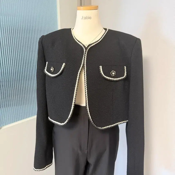 [BUNJANG] Staybee Tweed Crop Jacket / 고퀄 트위드 크롭 자켓[새상품]