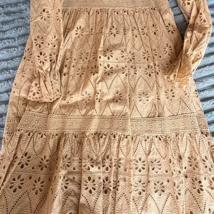 [SOLD OUT] by ssiny 아일렛 베이지 원피스
