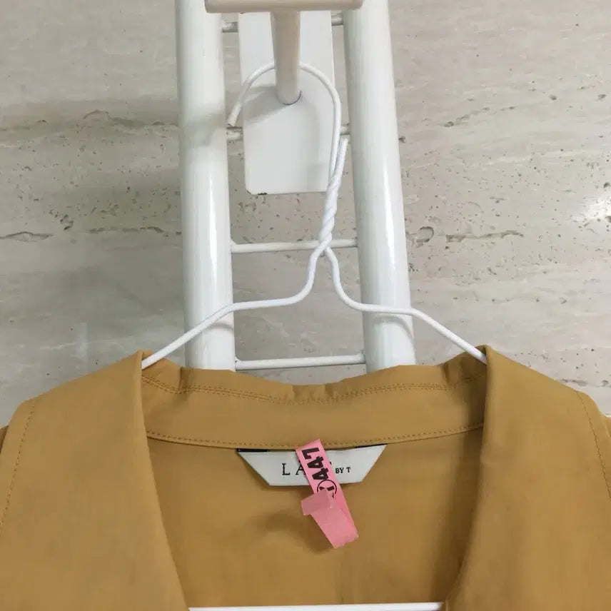 [SOLD OUT] 래트바이티 브로치 셔링 루즈핏 셔츠 블라우스 55