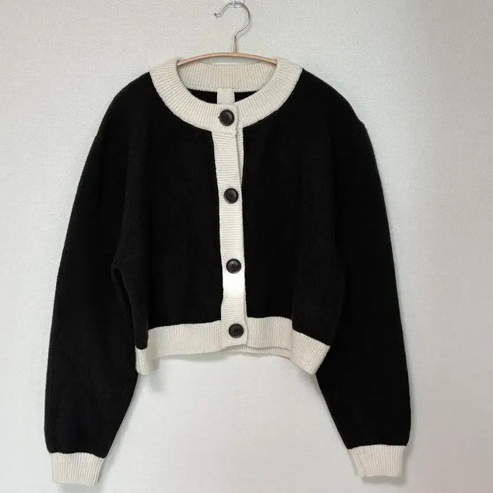 [SOLD OUT] H&amp;M 블랙&amp;아이보리 배색 라운드넥 가디건