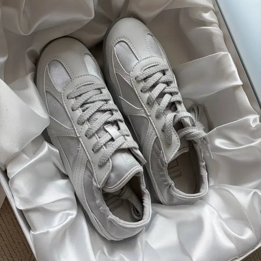 [SOLD OUT] 새상품) 휠라 글리오 실버문 230