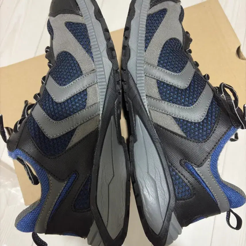 [BUNJANG] Czech Army Trainer Sneakers 275mm / [연휴할인] 체코군 보급 트레이너 신발 운동화 275(체감 270)