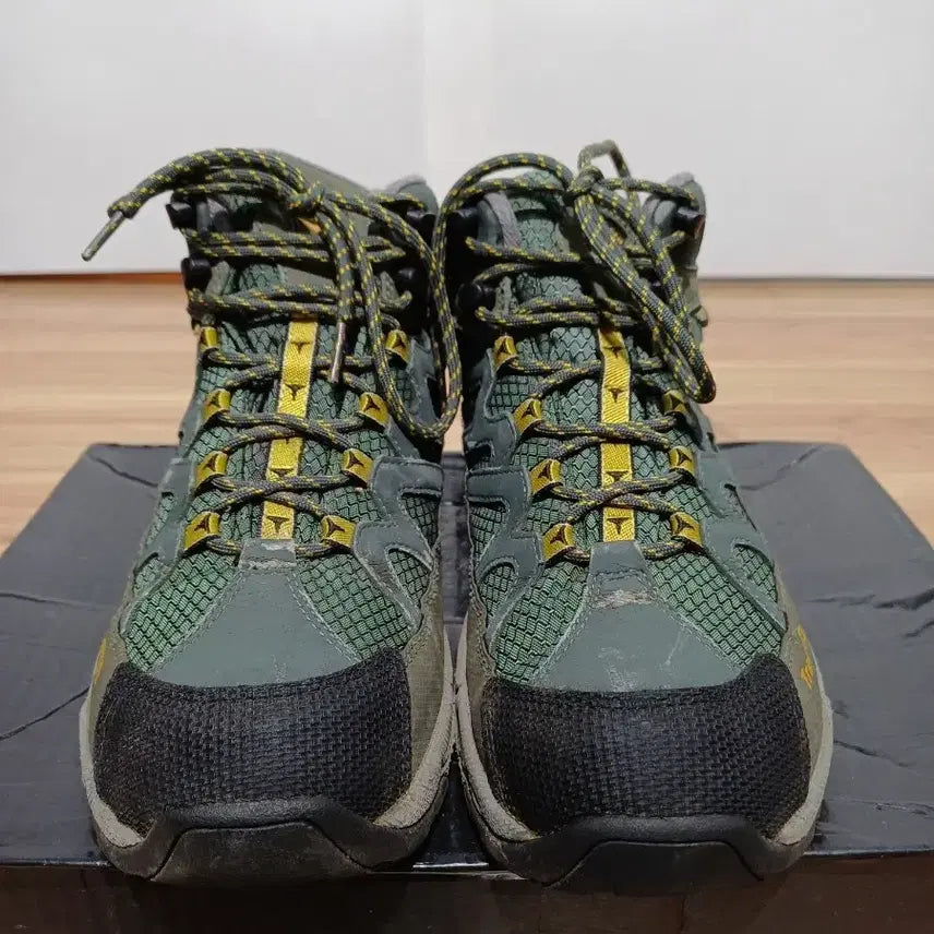 [BUNJANG] Treksta Mid-Cut Hiking Boots / 트렉스타