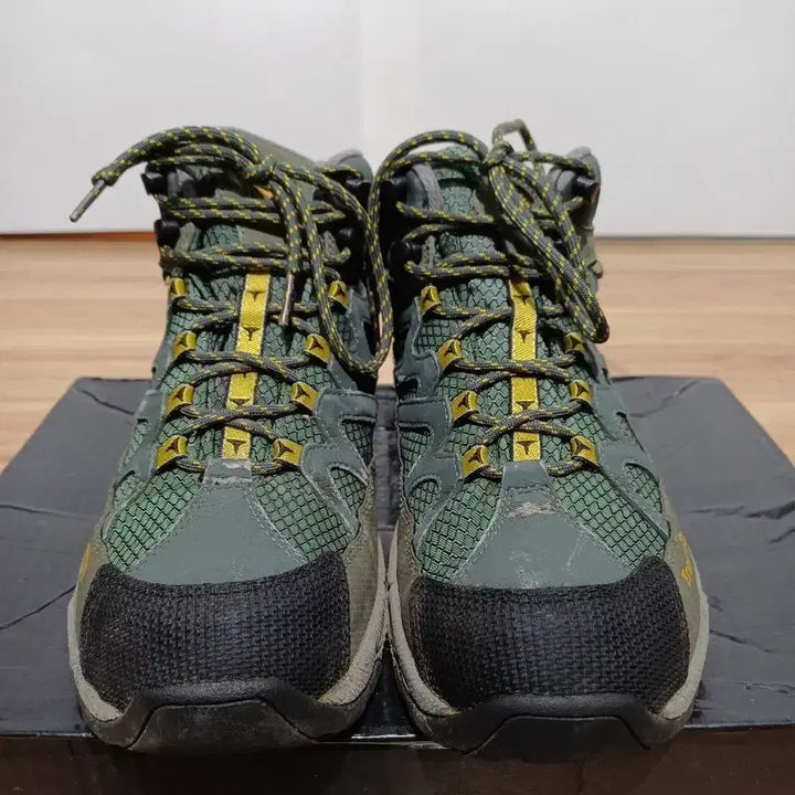 [BUNJANG] Treksta Mid-Cut Hiking Boots / 트렉스타