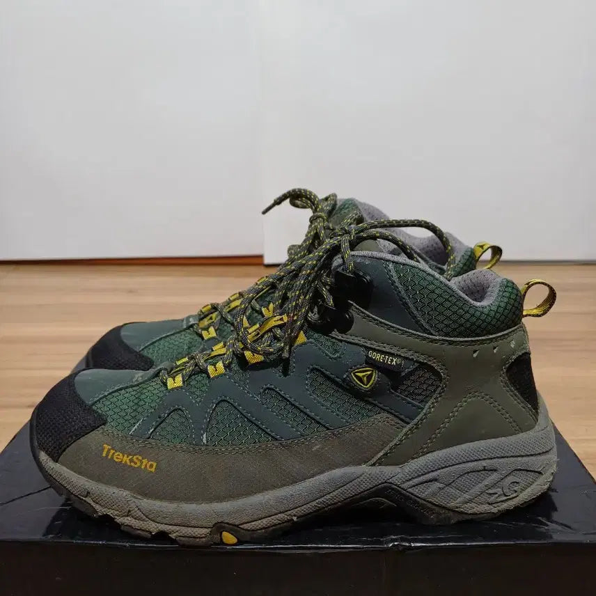 [BUNJANG] Treksta Mid-Cut Hiking Boots / 트렉스타
