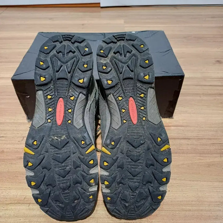 [BUNJANG] Treksta Mid-Cut Hiking Boots / 트렉스타