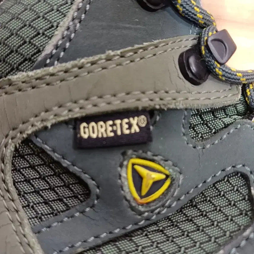 [BUNJANG] Treksta Mid-Cut Hiking Boots / 트렉스타