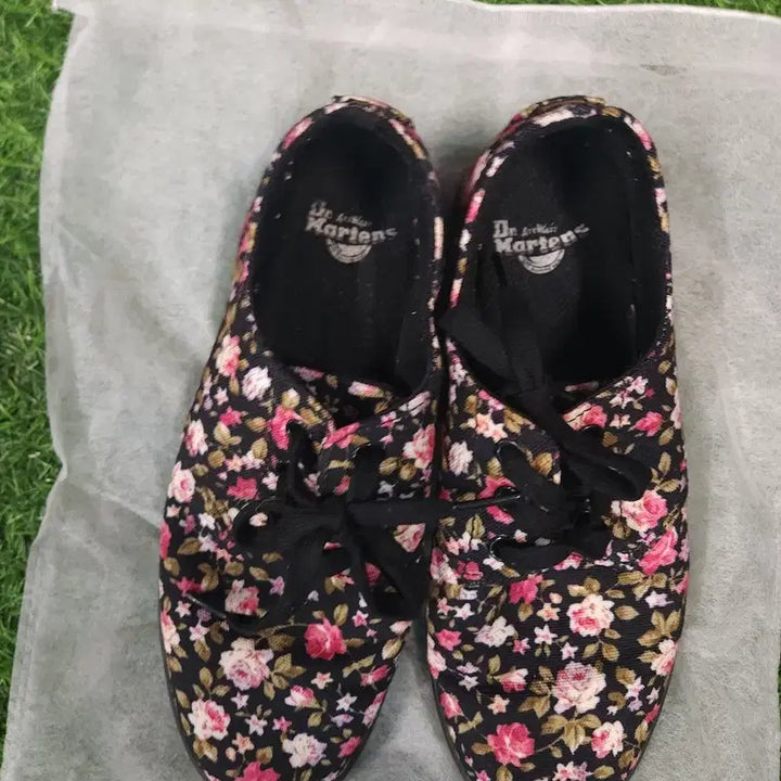 [BUNJANG] Dr. Martens Floral Printed Sneakers / 닥터마틴 플라워 프린팅 스니커즈