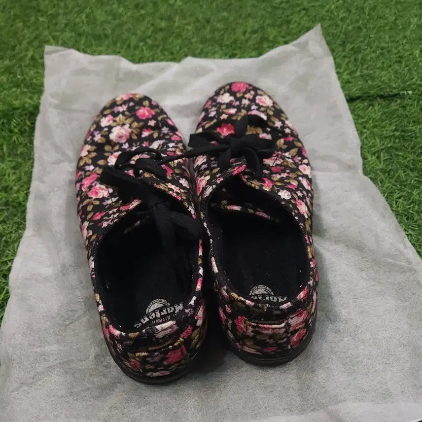 [BUNJANG] Dr. Martens Floral Printed Sneakers / 닥터마틴 플라워 프린팅 스니커즈