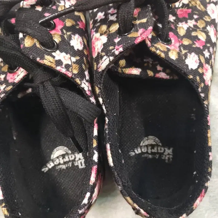 [BUNJANG] Dr. Martens Floral Printed Sneakers / 닥터마틴 플라워 프린팅 스니커즈