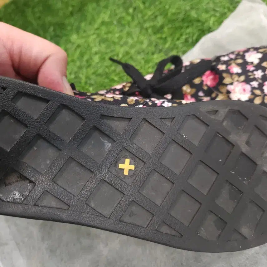 [BUNJANG] Dr. Martens Floral Printed Sneakers / 닥터마틴 플라워 프린팅 스니커즈