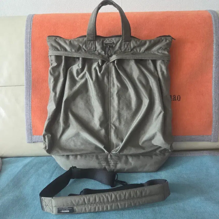[SOLD OUT] 카네이테이 헬멧백 L사이즈 올리브색상