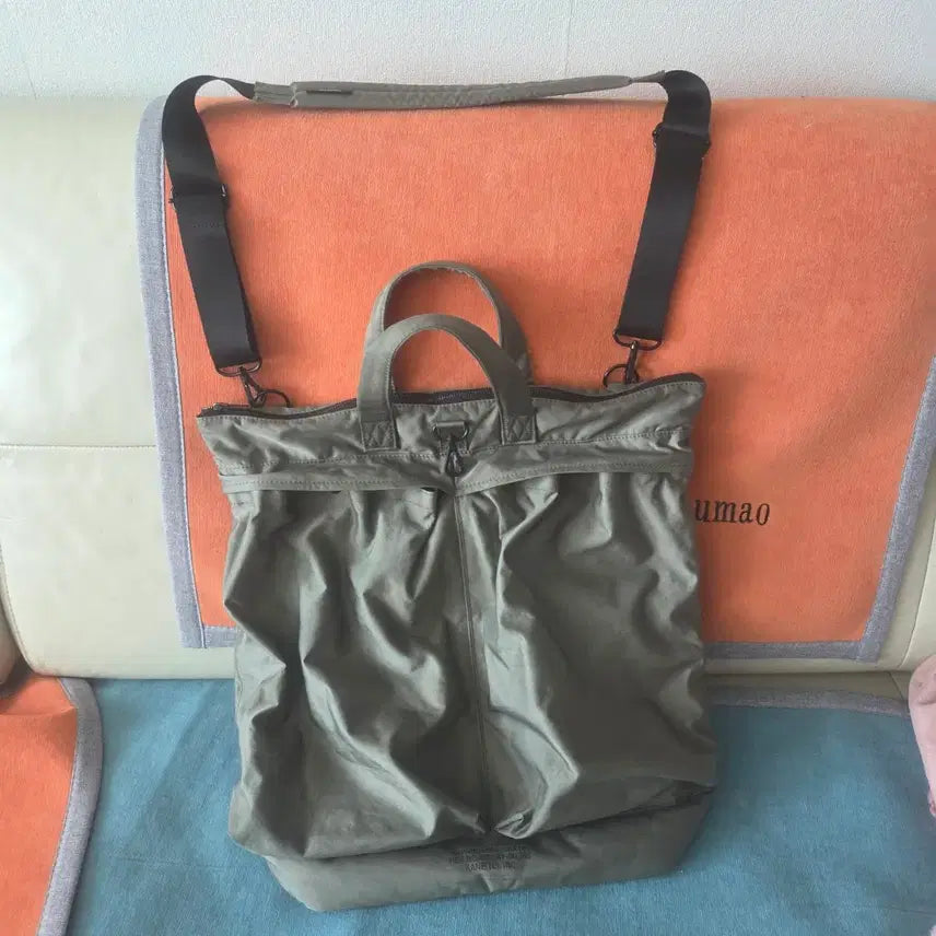 [SOLD OUT] 카네이테이 헬멧백 L사이즈 올리브색상