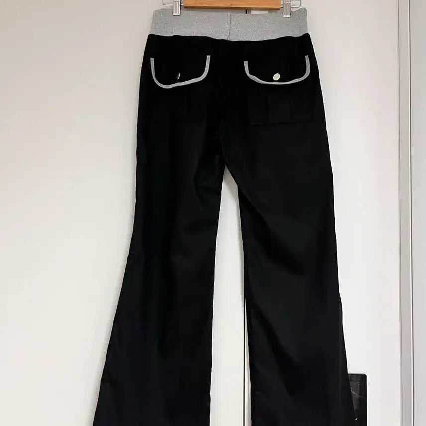 [SOLD OUT] 블랙 부츠컷 트레이닝 팬츠(새상품)