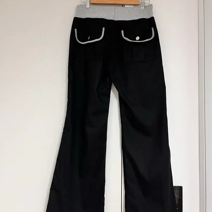 [SOLD OUT] 블랙 부츠컷 트레이닝 팬츠(새상품)