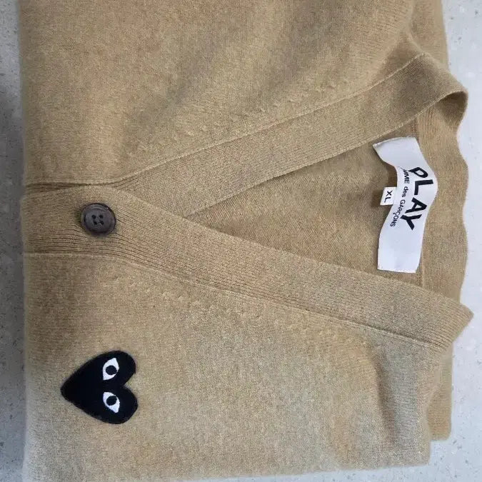 [BUNJANG] Comme des Garcons Black Heart Cardigan Beige / 꼼데가르송 블랙하트 가디건 베이지