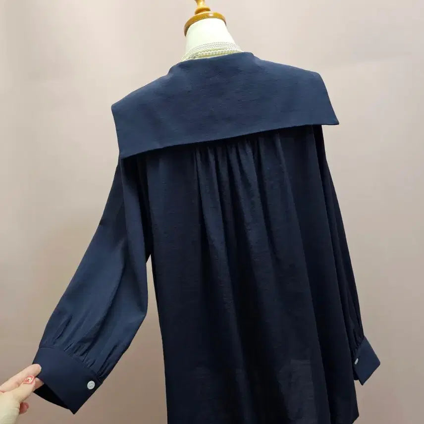 [SOLD OUT] PAGE 세일러빅카라 블라우스