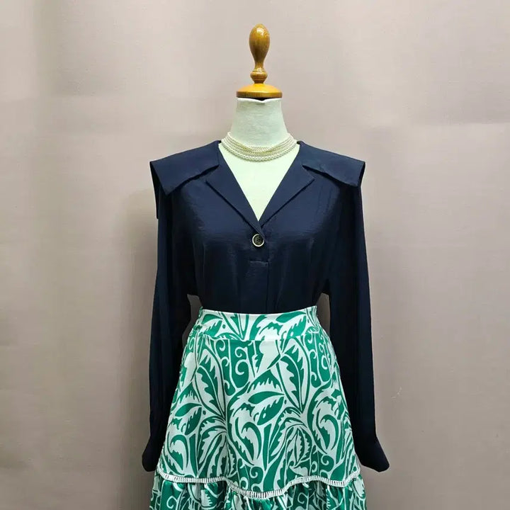 [SOLD OUT] PAGE 세일러빅카라 블라우스