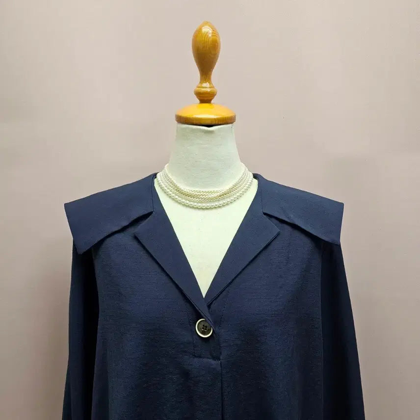 [SOLD OUT] PAGE 세일러빅카라 블라우스