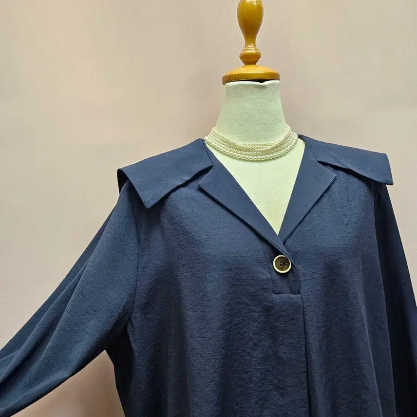 [SOLD OUT] PAGE 세일러빅카라 블라우스