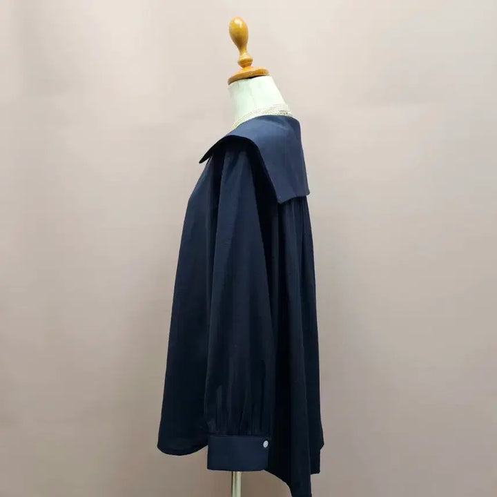 [SOLD OUT] PAGE 세일러빅카라 블라우스