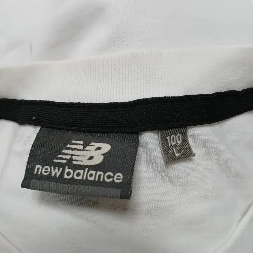 [BUNJANG] New Balance White Logo Short Sleeve T-shirt / 뉴발란스 화이트 로고 반팔 티셔츠