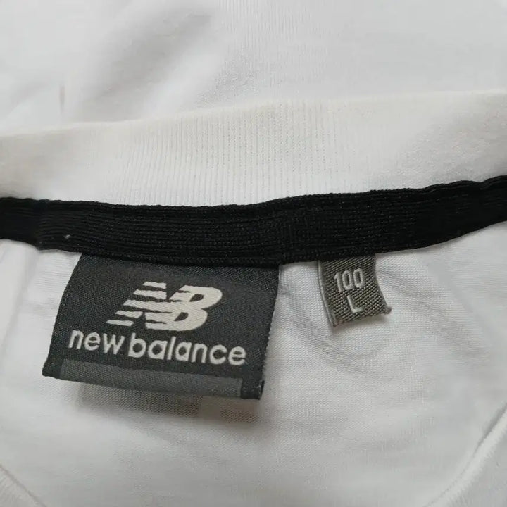 [BUNJANG] New Balance White Logo Short Sleeve T-shirt / 뉴발란스 화이트 로고 반팔 티셔츠