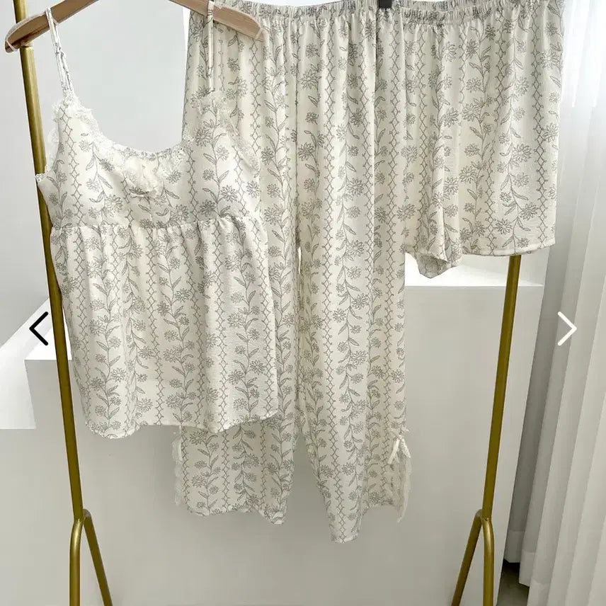 [BUNJANG] Floral Pattern 3-Piece Pajama Set / 플라워 패턴 3피스 잠옷 세트