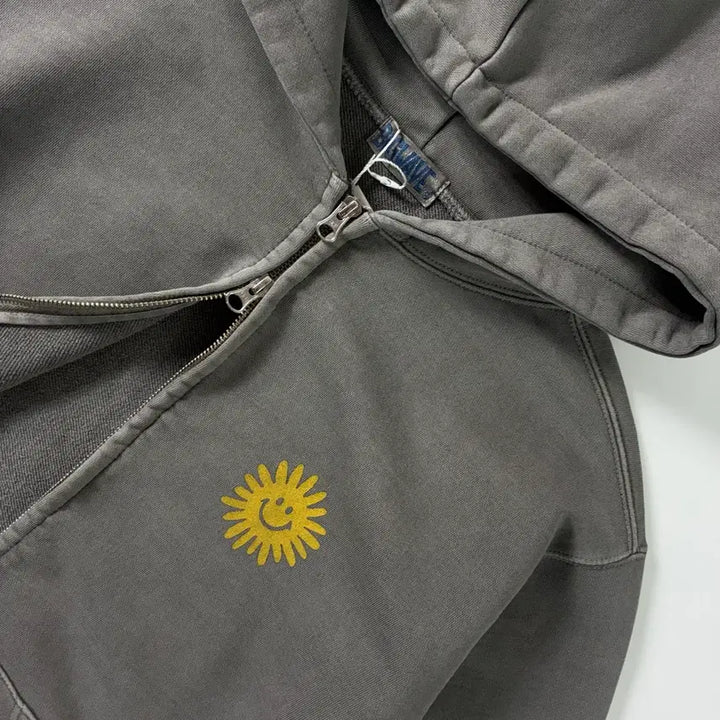 [BUNJANG] Big Wave Collective Peace Again Graphic Hoodie Zip-up / Big wave  빅웨이브 컬렉티브 피스 어게인 그래픽 후드집업