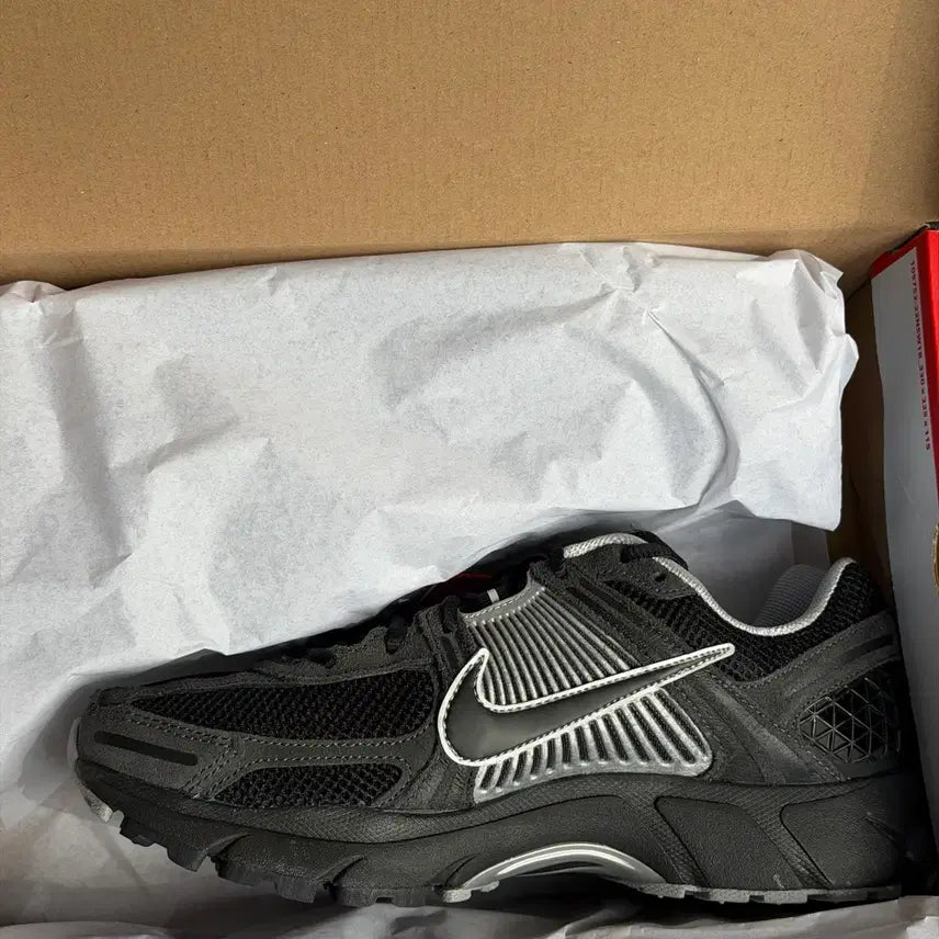 [BUNJANG] Nike Zoom Vomero 5 Sneakers (275) / 새상품)나이키 줌 보메로5 팝니다(275)