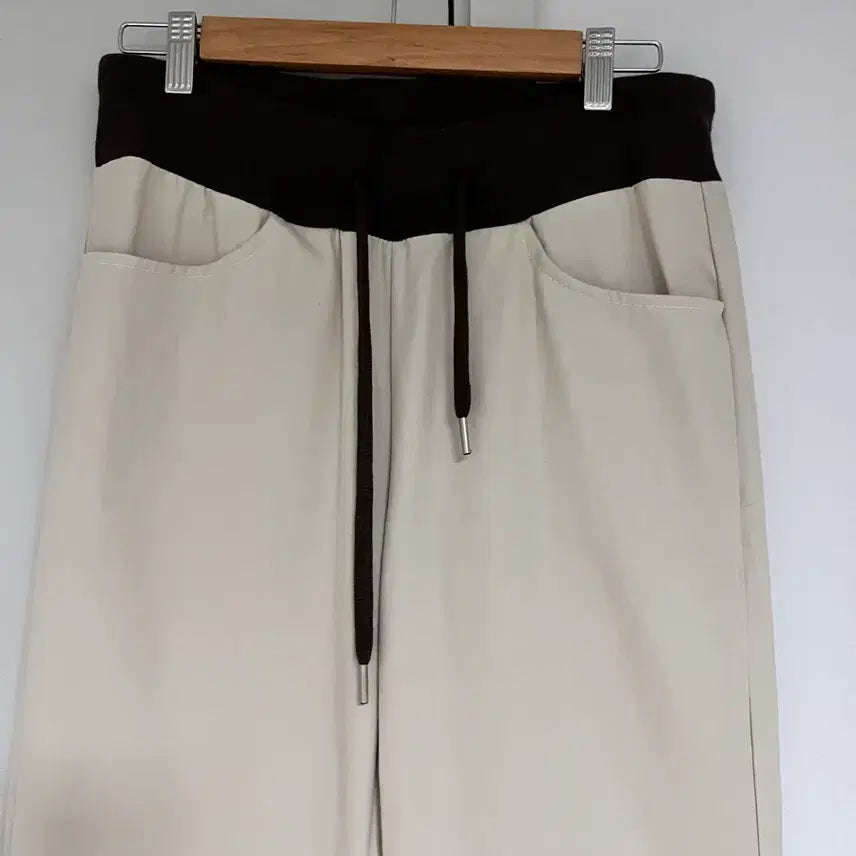 [SOLD OUT] 베이지 부츠컷 트레이닝 팬츠(새상품)