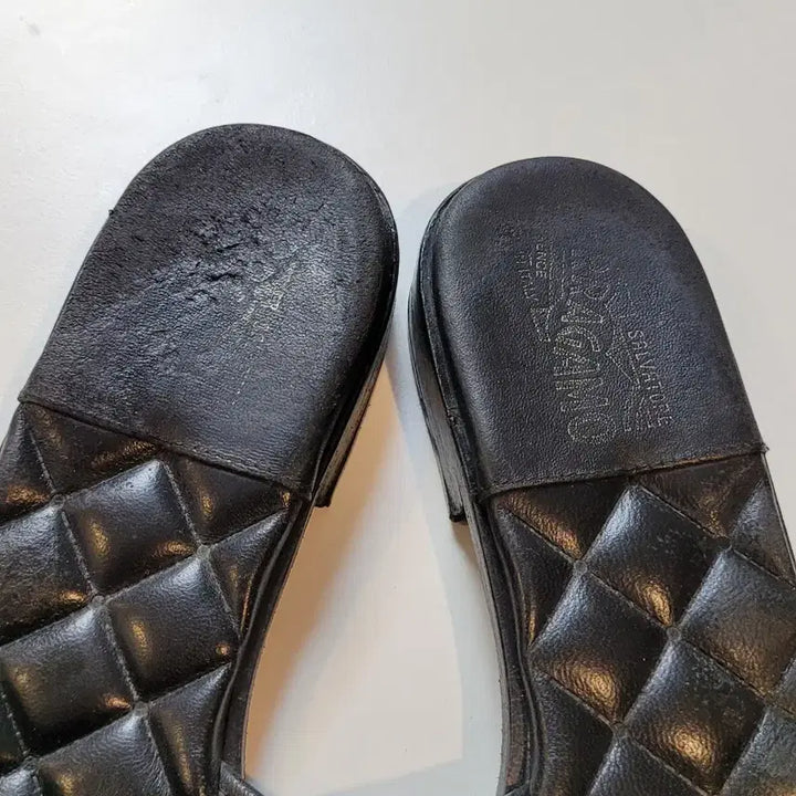 [SOLD OUT] 살바토레 페라가모 슬리퍼 뮬 245