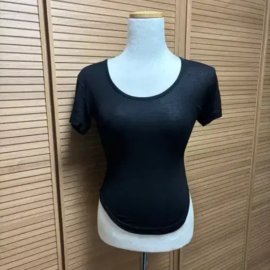 [BUNJANG] Black Round Neck T-Shirt Slim Fit / 블랙 라운드넥 반팔 티셔츠 허리얇아보이는 수입의류 굴림티