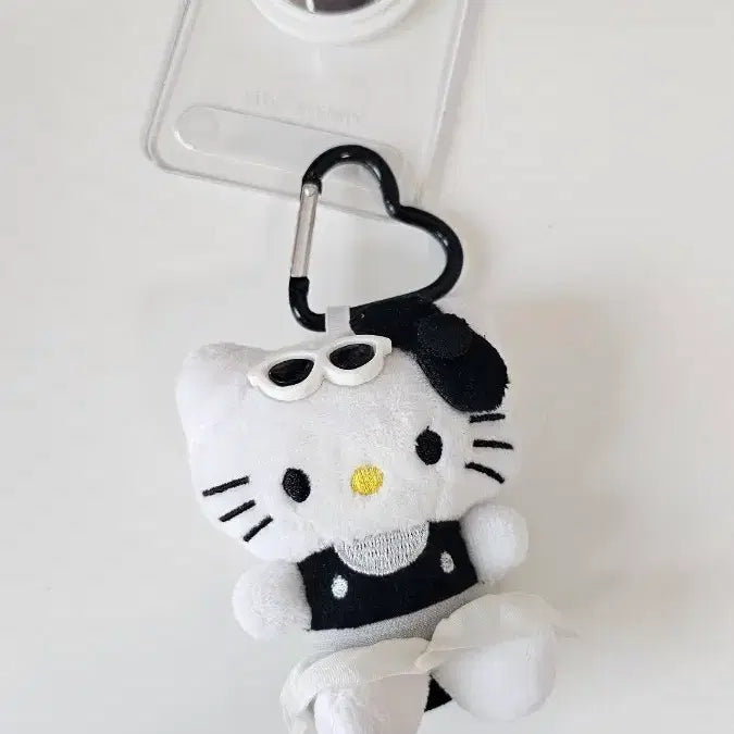 [BUNJANG] Sanrio Hello Kitty Heart Sunglasses Black Doll Keyring / (바로배송) 수입 산리오 하트선글 블랙 키티 인형 카라비너 키링 키홀더