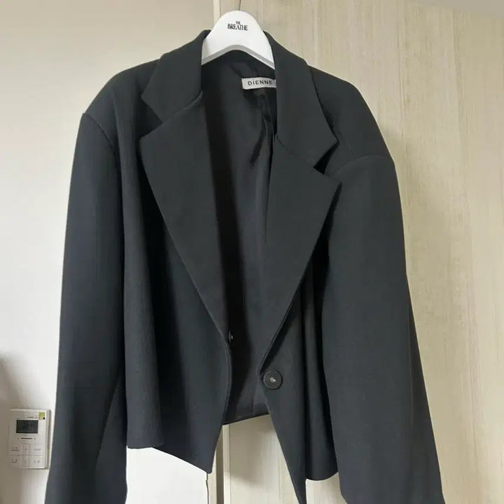 [SOLD OUT] 유튜버 하누 디엔느 크롭자켓