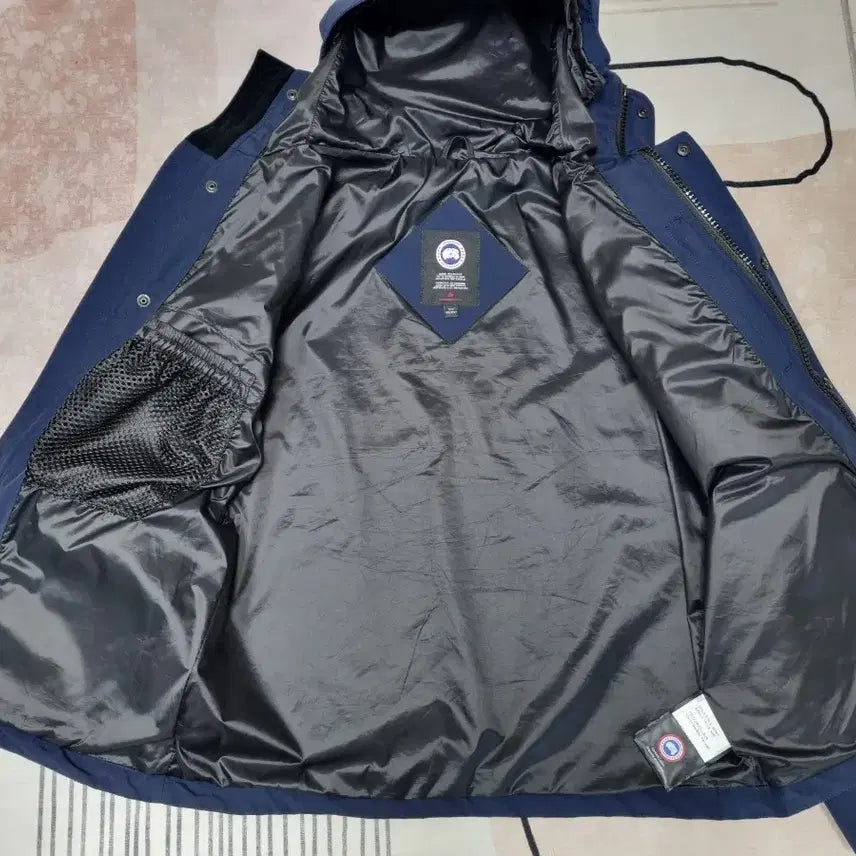 [BUNJANG] Canada Goose Lockport Hooded Windbreaker Jacket M / 캐나다구스 로케포트 바람막이 후드 자켓 M(100~105)
